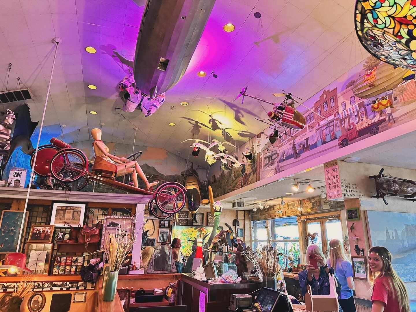 Buck's of Woodside interior